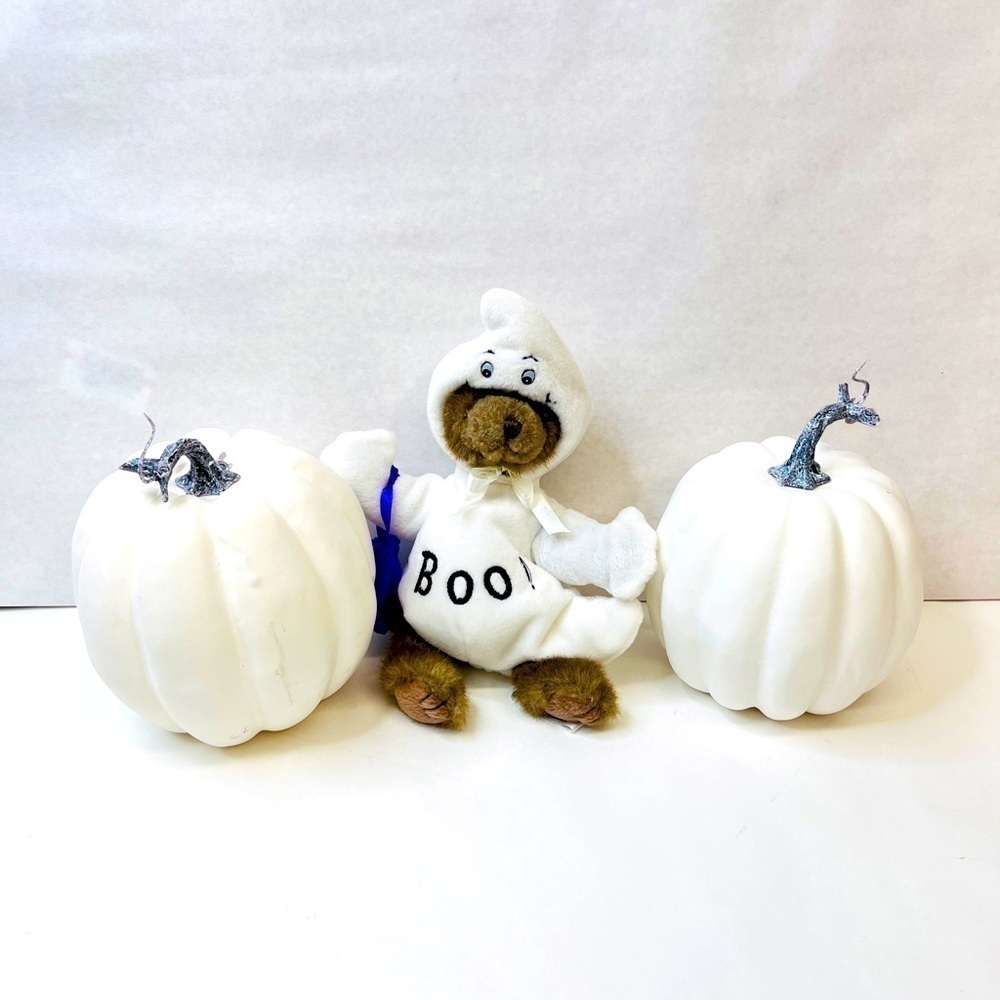 TABLEAU Halloween Ghost  Bear & 2 White Pumpkins